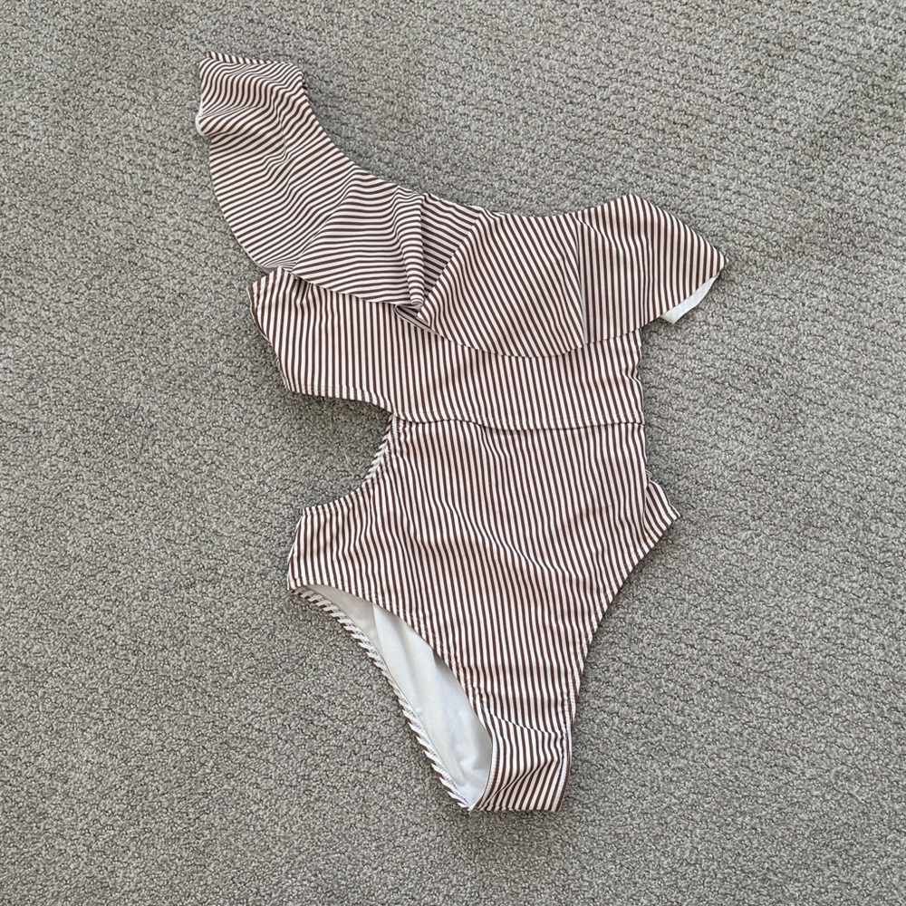 Chic One-Shoulder Striped Swimsuit